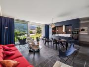 Prestigeträchtige zeitgenössische Villa mit Dachterrasse