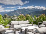 Prestigeträchtige zeitgenössische Villa mit Dachterrasse