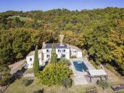 Maison de luxe de 9 pièces en vente à Pierrevert, France