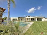 Prestigieuse villa contemporaine nichée au cur d'une...