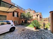 Prestigiosa casa di 226 mq in vendita Via degli...