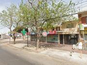 Prestigiosa farmacia sobre bandera de los andes