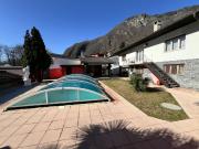 Prestigiosa villa bifamiliare con piscina, dépendance e...