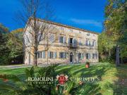 Prestigiosa villa di 2225 mq in vendita Lucca, Toscana