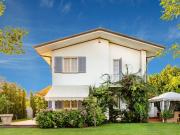 Prestigiosa villa di 270 mq in affitto via allende,...