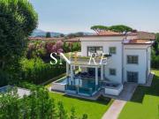 Prestigiosa villa di 330 mq in vendita, Via Ugo La...