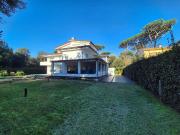 Prestigiosa villa di 350 mq in vendita, via Tre Ponti,...
