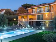 Prestigiosa villa di 382 mq in vendita, Via Delle...
