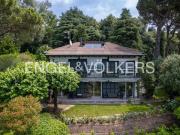 Prestigiosa villa di 390 mq in vendita, Via...