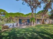 Prestigiosa villa di 400 mq in affitto Loc. Roccamare,...