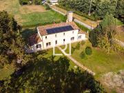 Prestigiosa villa di 410 mq in vendita via nuove...