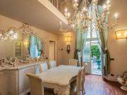 Prestigiosa villa di 421 mq in vendita, Via...