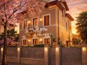 Prestigiosa villa di 440 mq in vendita, Viale Corsica,...