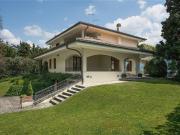 Prestigiosa villa di 460 mq in vendita Como, Lombardia