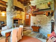 Prestigiosa villa di 531 mq in vendita Frazione Vetan di...