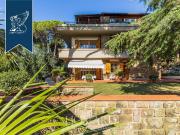 Prestigiosa villa di 550 mq in vendita Firenze, Toscana