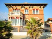 Villa di 550 mq in vendita Viale Amerigo Vespucci 7,...