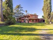 Prestigiosa villa di 560 mq in vendita, Via Nicola...