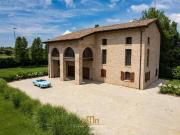 Prestigiosa villa di 1062 mq in vendita Via Carlo Ruini,...