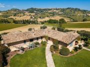 Prestigiosa villa di 600 mq in vendita, Via Cesare...