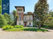 Prestigiosa villa di 778 mq in vendita, Mandello del...