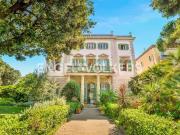 Prestigiosa villa di 835 mq in vendita, Viale Italia,...