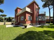 Prestigiosa villa in vendita Via degli Oleandri, 41,...