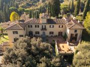 Prestigiosa villa seicentesca in vendita a Firenze...