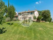 Prestigioso casale in vendita Cetona, Italia