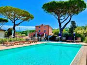 Prestigioso complesso immobiliare vicino al mare in...