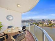 Prestigious 3 Bedroom Apartment at Admiralty Quays Prime...