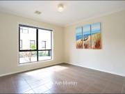 Prestigious Family Living with Contemporary Style and Space