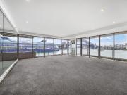 Prestigious Macquarie Street apartment