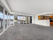 Prestigious Macquarie Street apartment