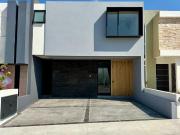 VENTA CASA CON RECÁMARA EN PB EN CAÑADAS DEL BOSQUE...