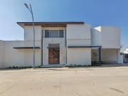 PREVENTA / CASA EN ESQUINA EN LORETTA