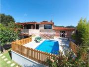 Priegue. Bonita casa rústica, con piscina y vistas al mar