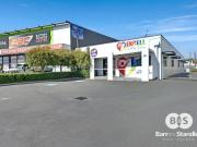 Prime Commercial Exposure!