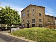 Prime Commercial Suite in Prestigious Harbourside Location