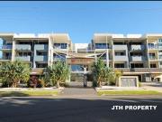 PRIME DUAL KEY UNIT STEPS FROM THE MARINA & BOAT CLUB