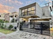 Prime Estate: 1 Kanal Contemporary Designer House Gas...