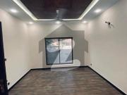 Prime Location 125sq yd Luxury Villa in Ali Block....