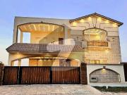 Prime Location 1 Kanal Luxury Double Unit House For Sale...