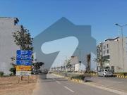 Prime Location 5 Marla Residential Plot For sale In Park...