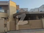 Prime Location Askari III 10.6 Marla House Near Park...