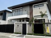 Prime Location: Brand New 5 Bedroom House in Tahanan...