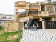 Prime Location House Sized 5 Marla In Central Park...