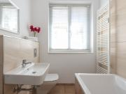 Prime location in the upscale villa district: direct...