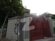 Office for rent in tauheed commercial