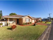 Prime Location Walk to Everything Tuncurry Has to Offer